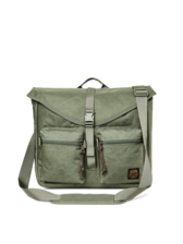 新品未使用 FILSON サーヴェヤー メッセンジャーバッグ FILSON Surveyor Messenger Bag in Black. A weatherproof cross-body