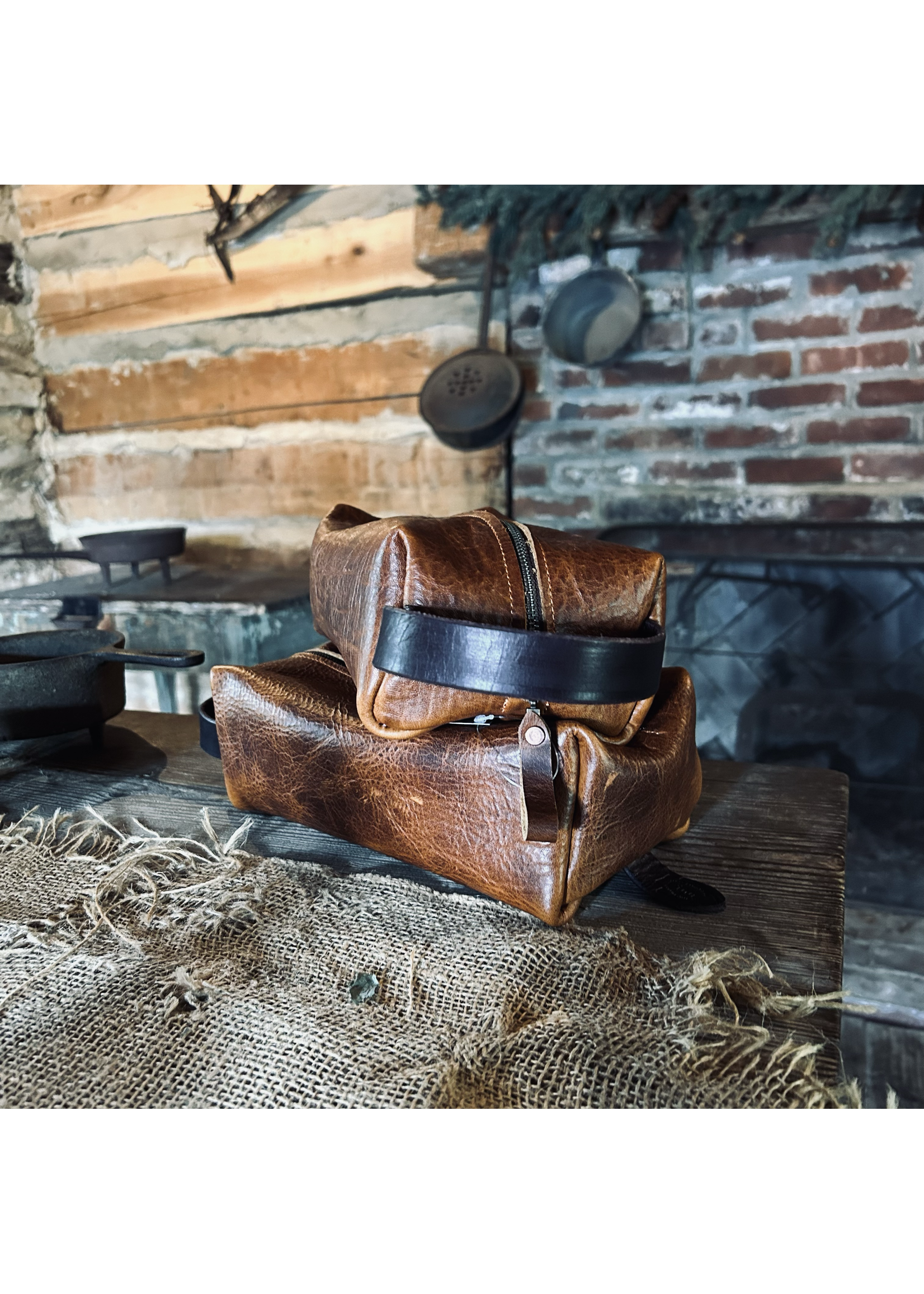 Moss Saddle Shop Hewlett & Dunn X Moss Saddle Shop   Leather Dopp Kit