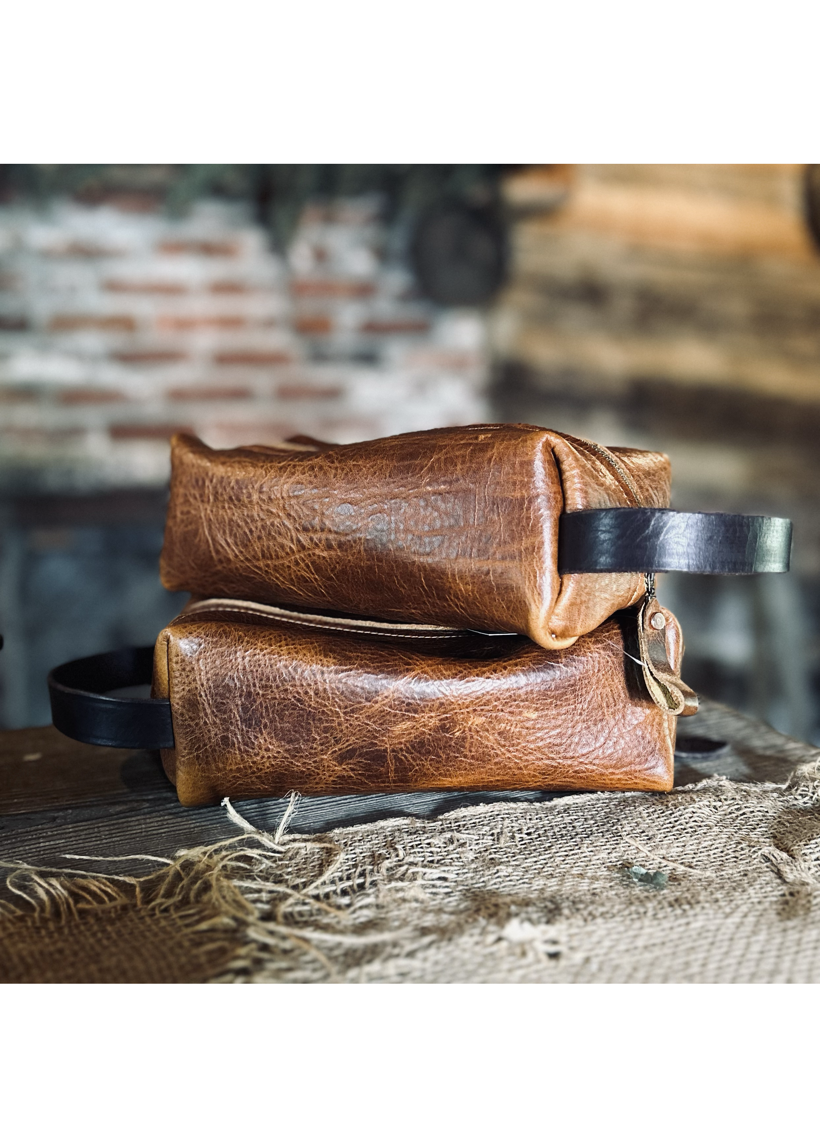 Moss Saddle Shop Hewlett & Dunn X Moss Saddle Shop   Leather Dopp Kit