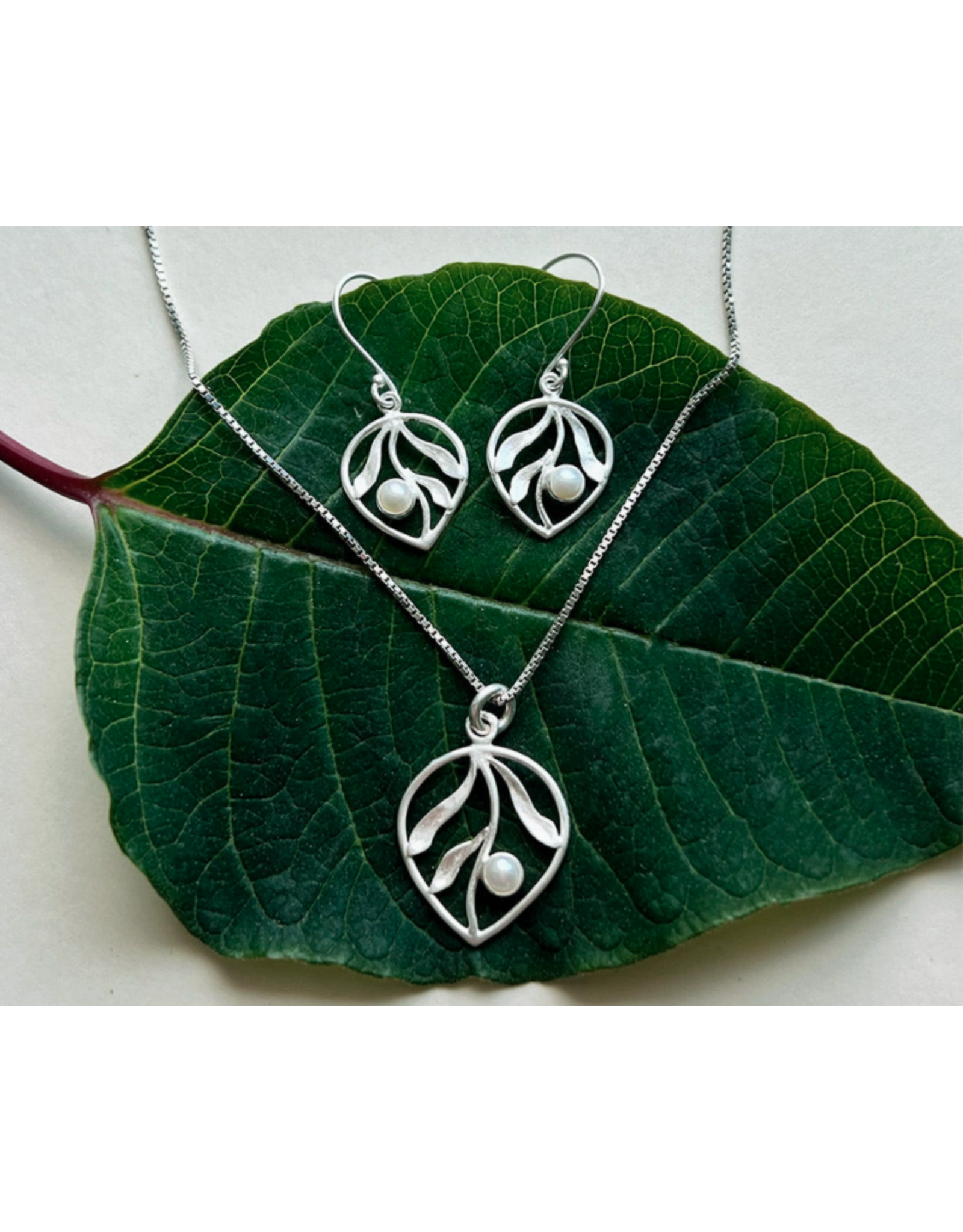 Sterling Silver Whispering Leaf Jewelry