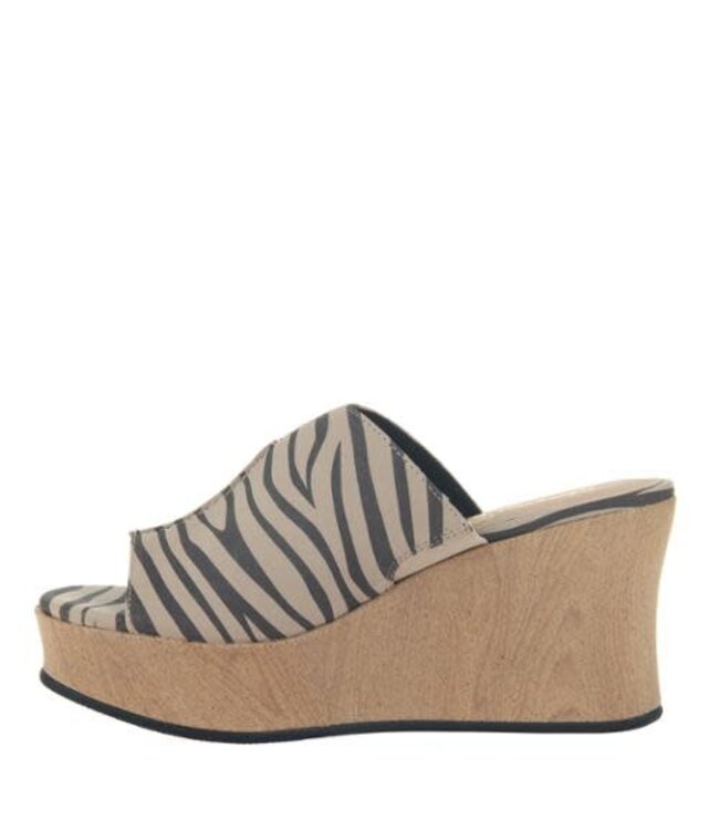 Throwback platform mules