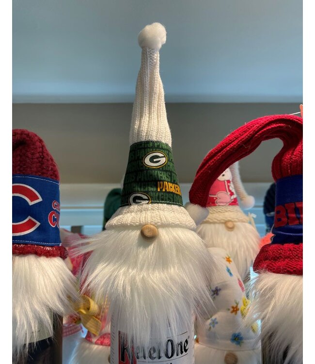 Sports bottle top gnomes