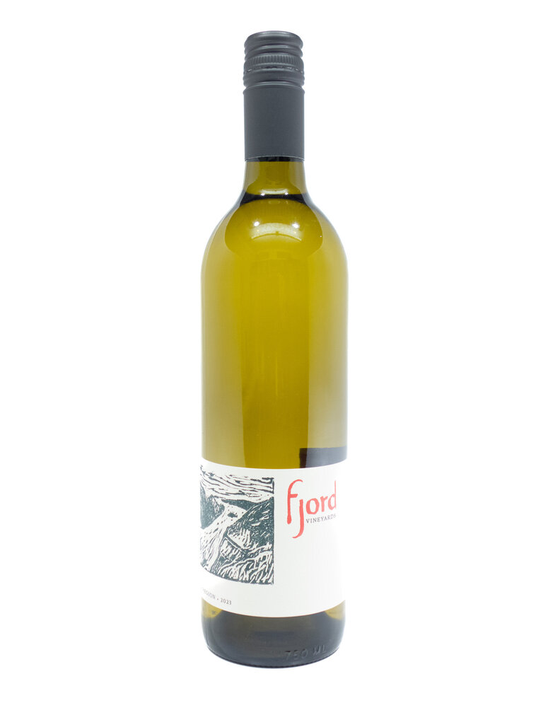 Wine-White-Round Fjord Vineyards Albariño Hudson River Region 2023