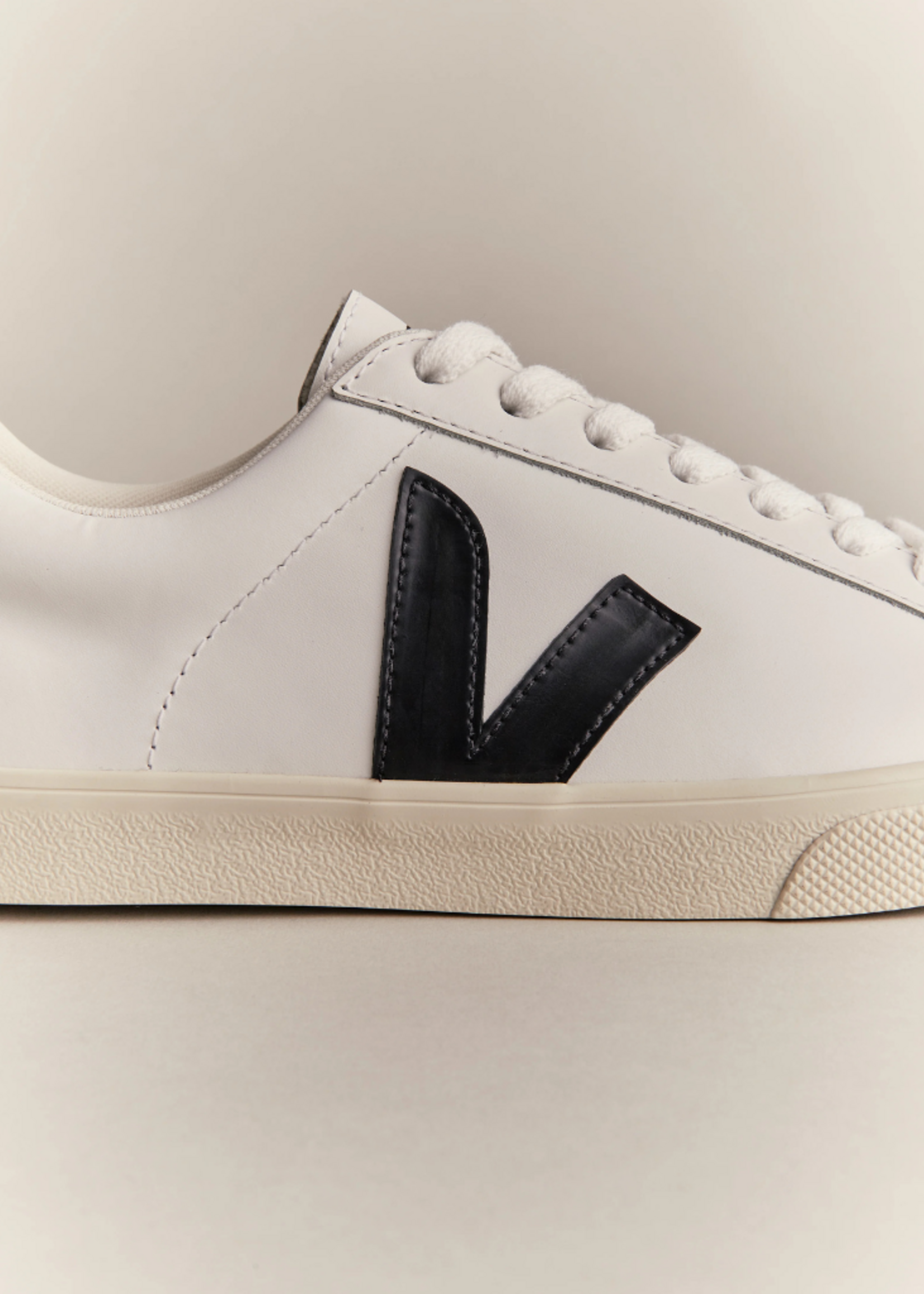 VEJA ESPLAR LOGO LEATHER  WHITE/BLACK EO0200005A