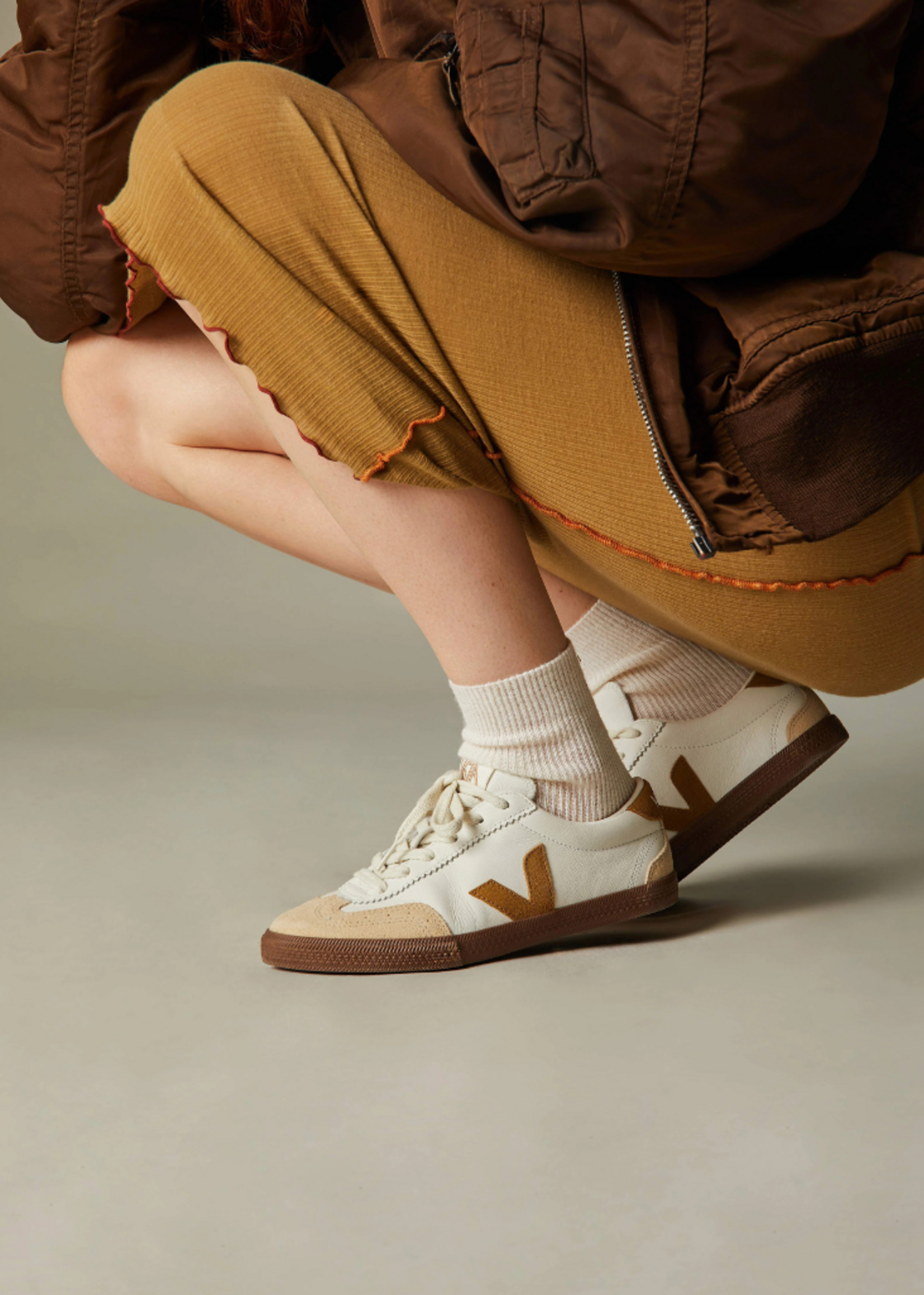 VEJA VOLLEY LEATHER WHITE TENT BARK VO2003720A 41