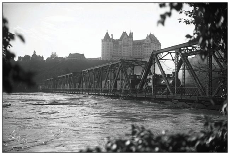 Vivid Print Low Level Bridge With Train 1915 Postcard