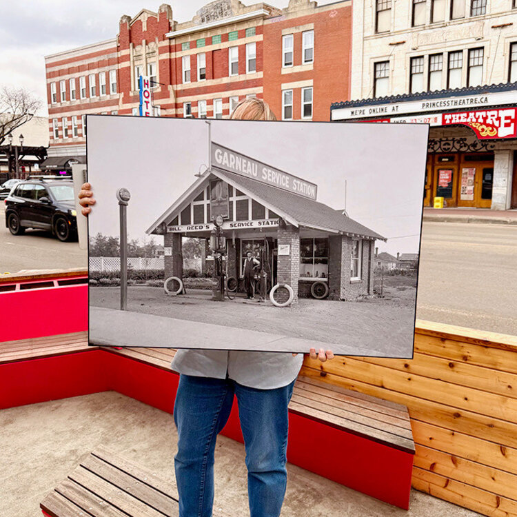 Vivid Print Garneau Service Sation