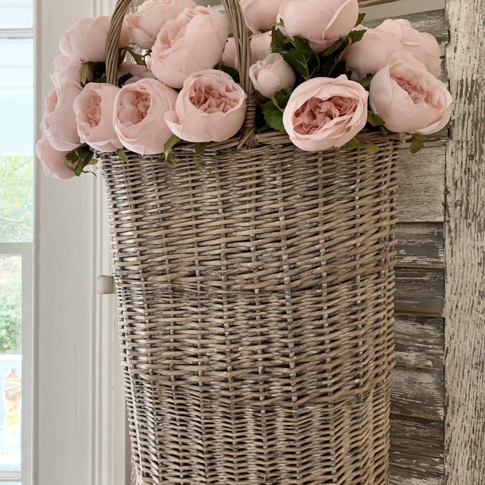 https://cdn.shoplightspeed.com/shops/638442/files/29558161/1652x1652x1/tall-wicker-basket-with-handles-large.jpg