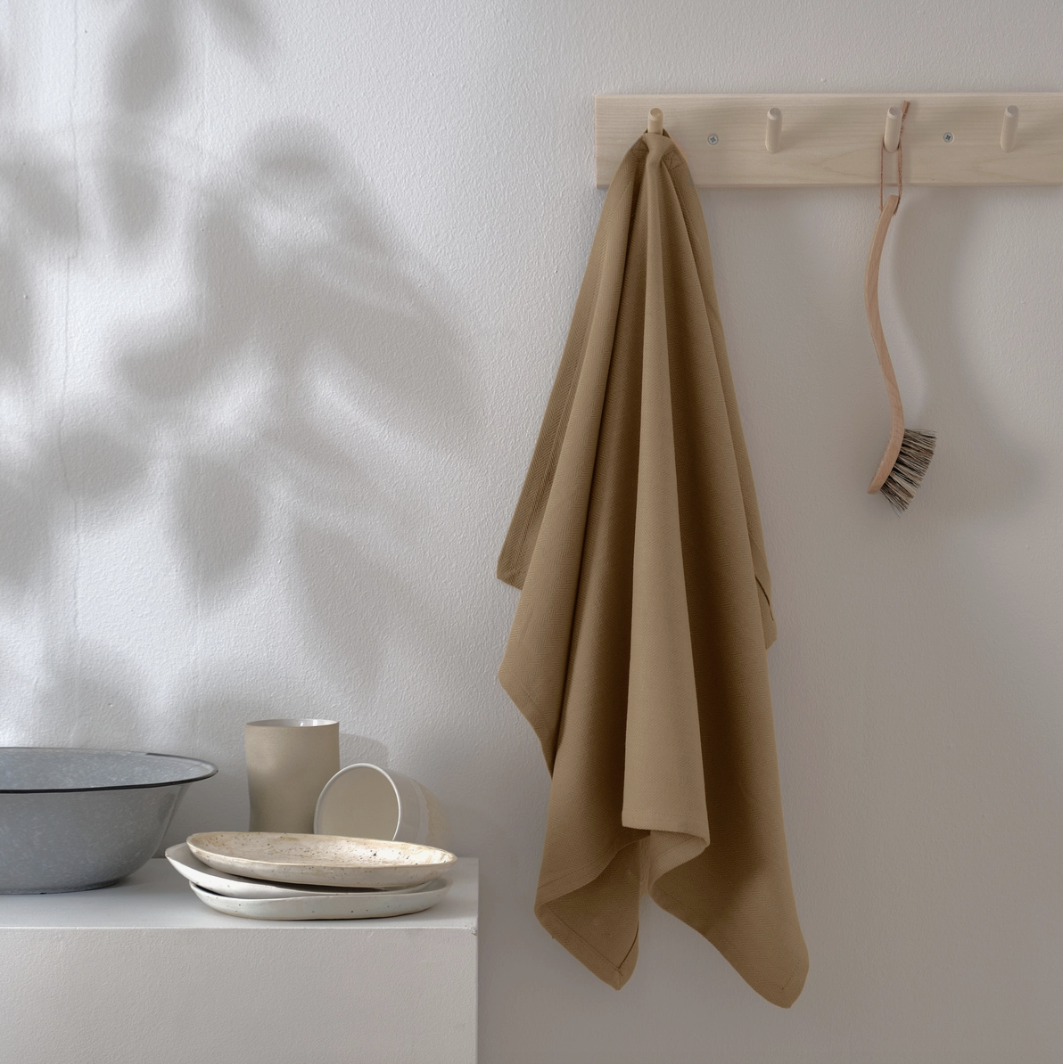 https://cdn.shoplightspeed.com/shops/638442/files/57810839/kitchen-towel-khaki-100-gots-certified-organic-cot.jpg