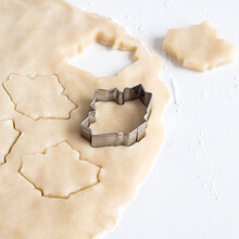 2463 Mini Maple Leaf Cookie Cutter