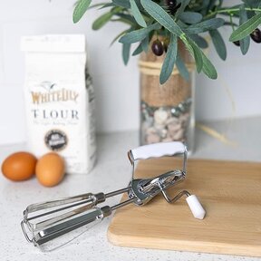 5839 Egg Beater-White