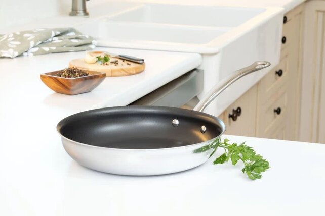 6515-24-00 Meyer Dynasty 24cm Frypan-Black Eterna NS
