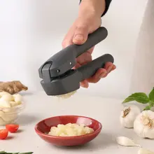 E960017 Classic Garlic Press
