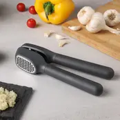 E960017 Classic Garlic Press