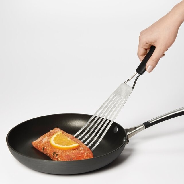 1130900 OXO Fish Turner- Stainless