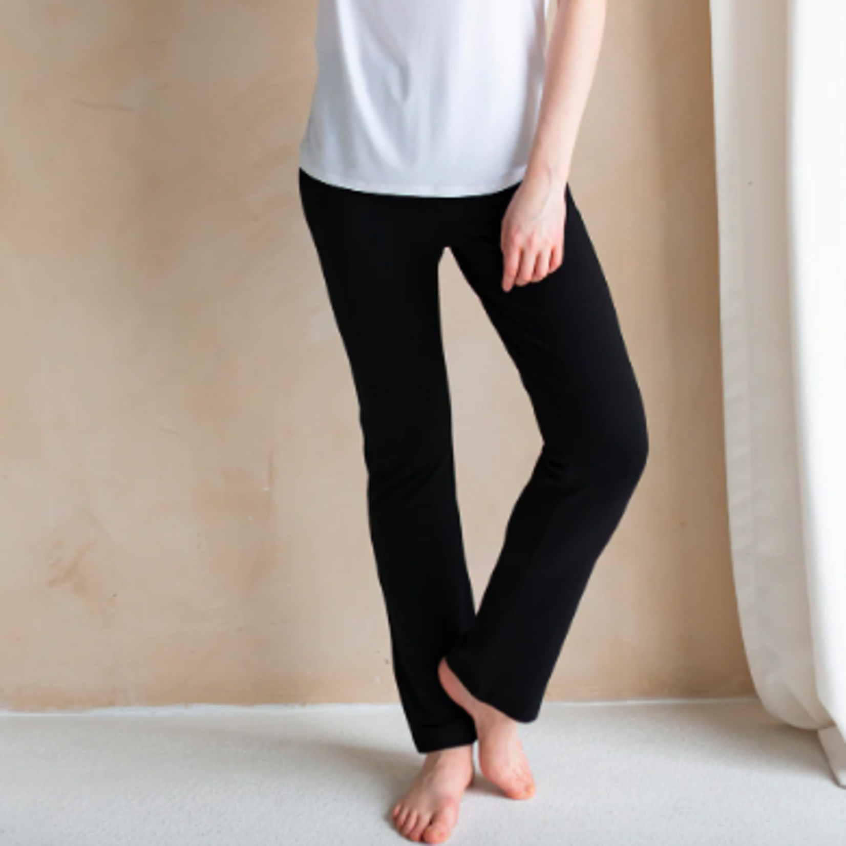 Emory Pull On Pant in Black