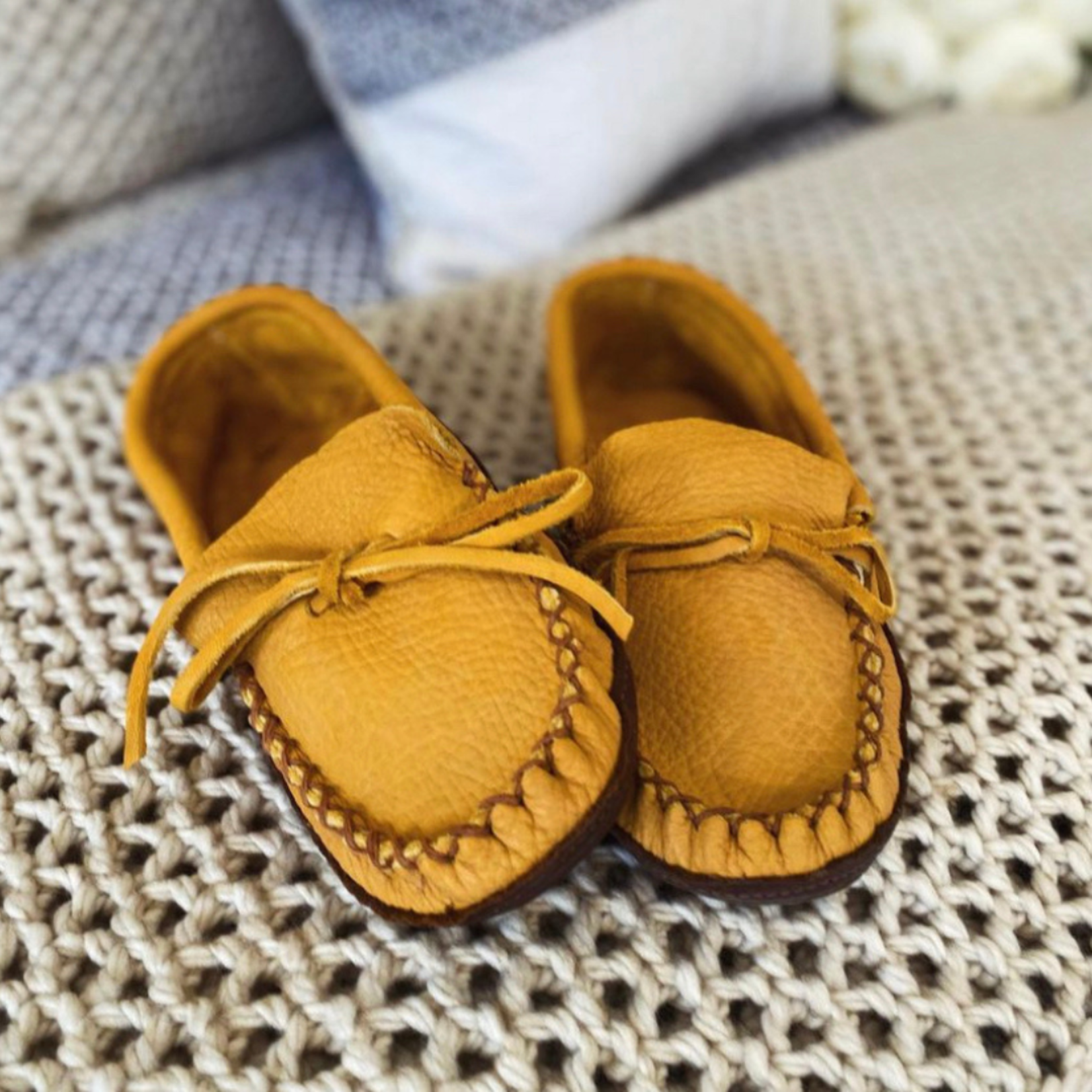 Hides in Hand Men's Moose Moccasins