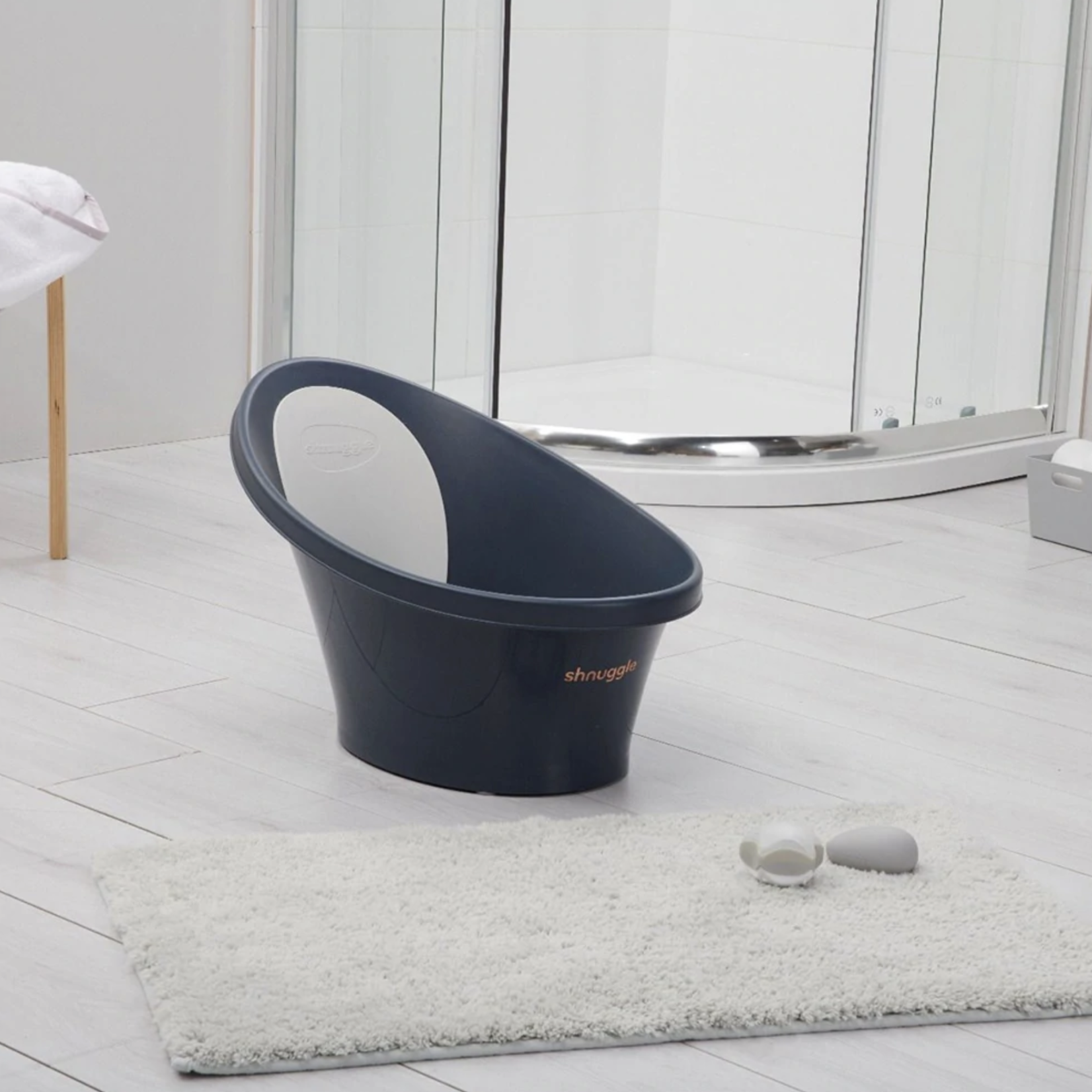 Shnuggle Bath with Plug Navy Whole Bubs