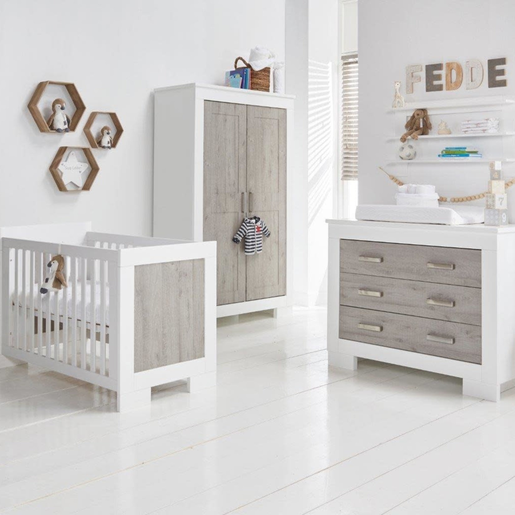 Love n care Lucca Cot Package(Cot+Chest+Mattress)