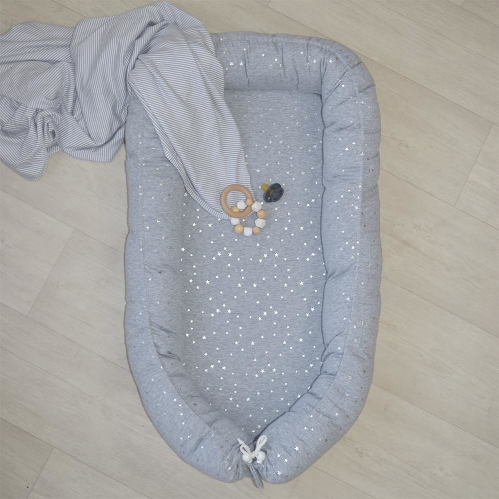 Living Textiles Baby Nest-Silver Stars