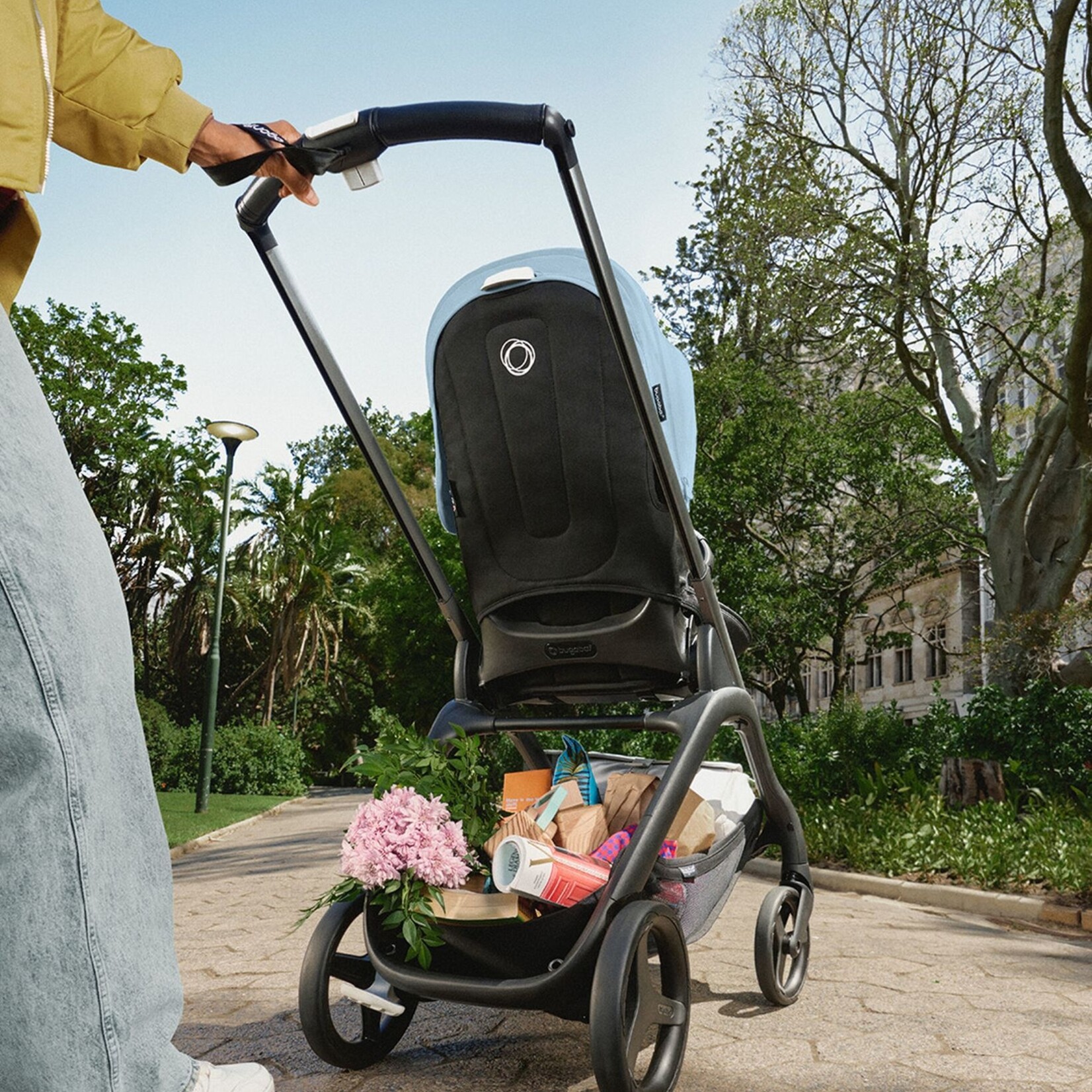 Bugaboo Dragonfly bassinet and seat pram- Skyline blue sun canopy, black fabrics, graphite chassis