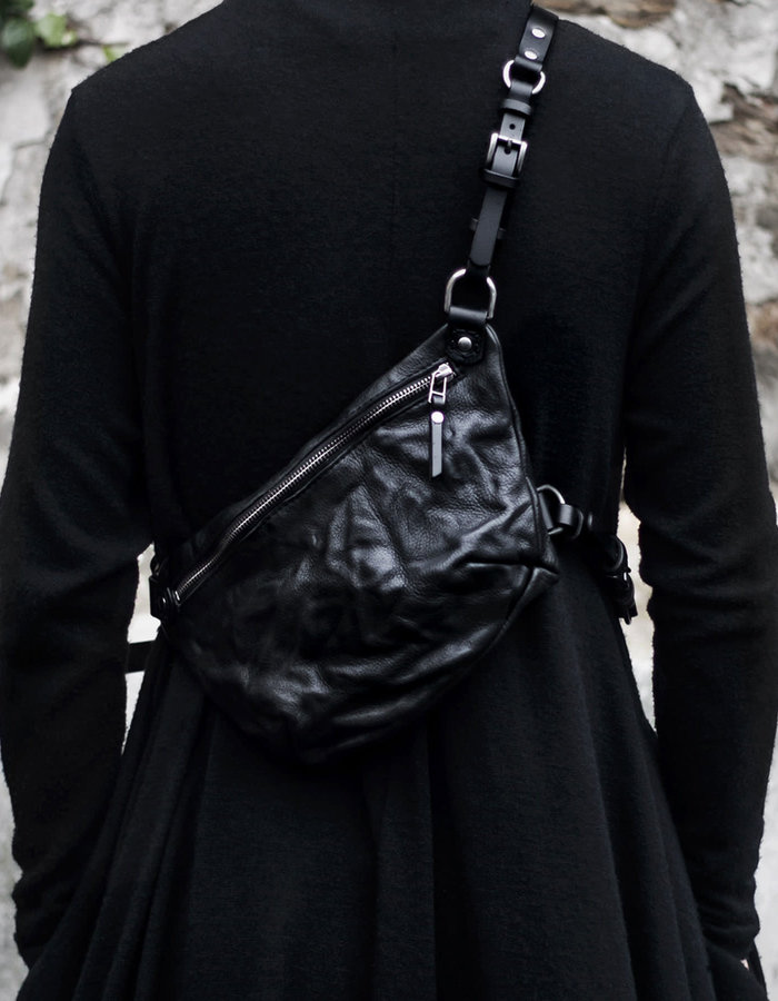 TEO + NG TAMIKO - LEATHER CROSS OVER BAG