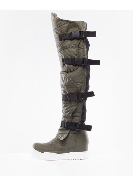 DEMOBAZA BIG BOOTS ONENESS