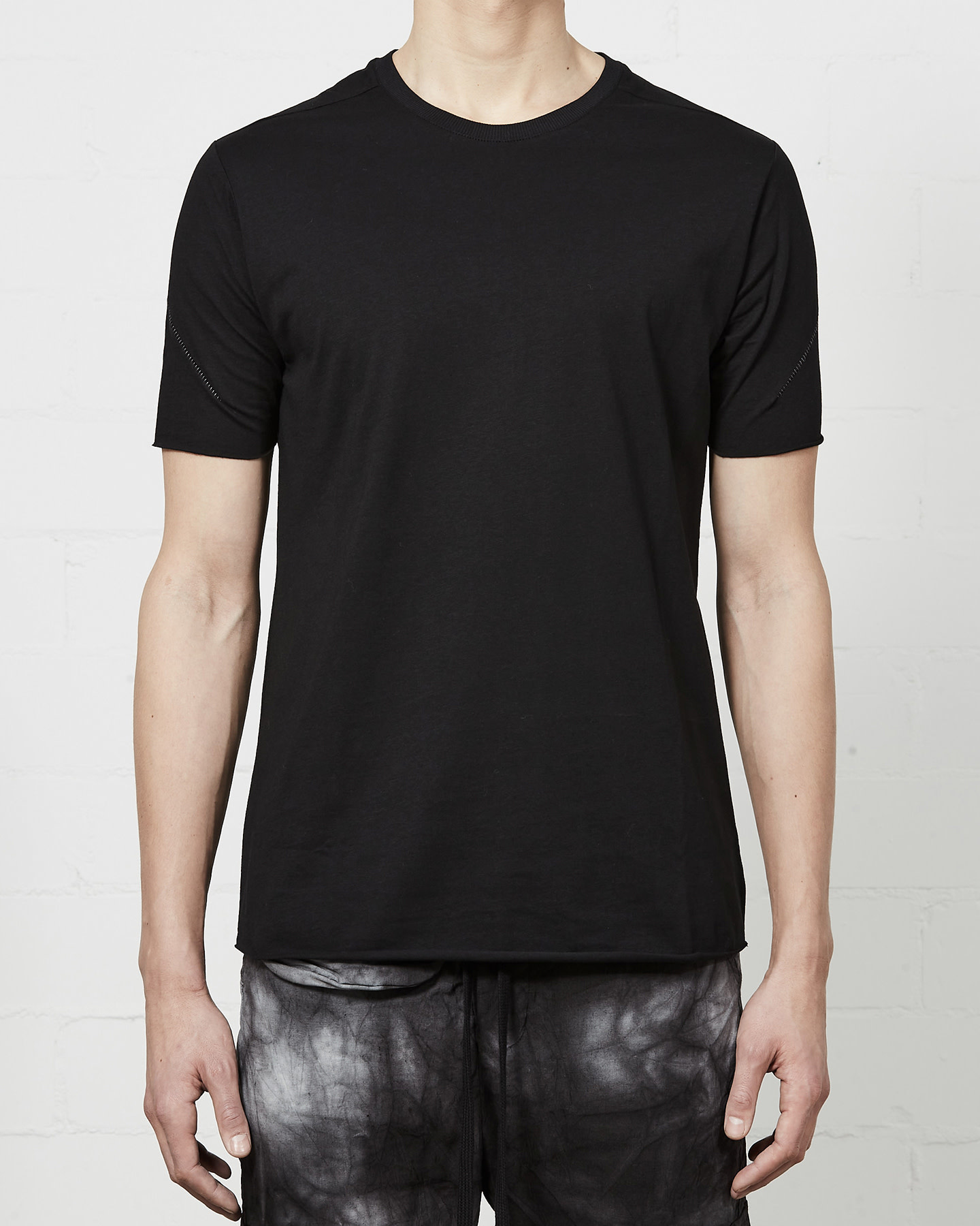 STITCHED BACK FITTED COTTON CREW - BLACK