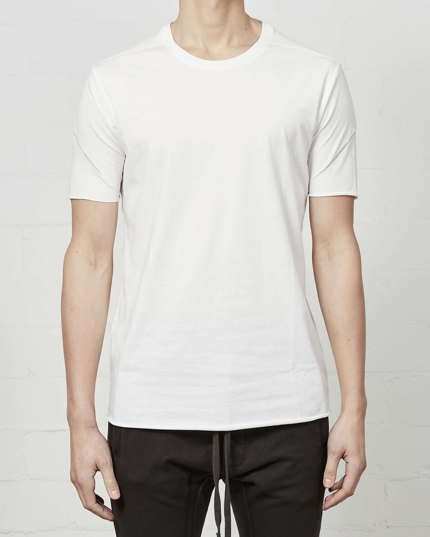 STITCHED BACK FITTED COTTON CREW - OFF WHITE