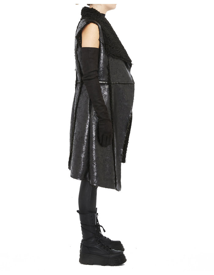 LA HAINE INSIDE US LAMINATED FAUX SHEARLING VEST