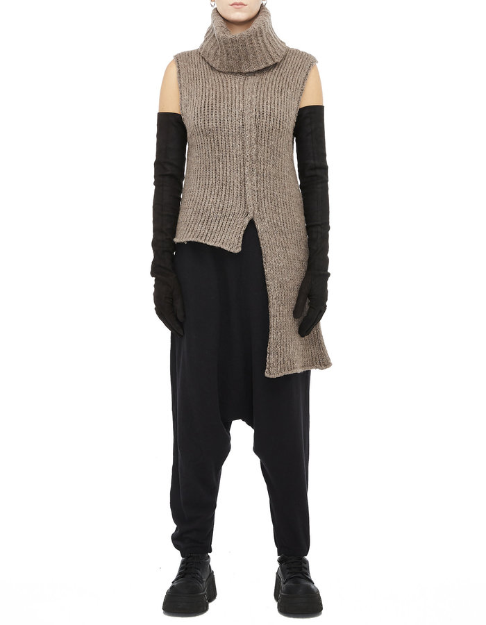 STUDIO B3 KNIT MERINO TURTLENECK VEST - BROWN