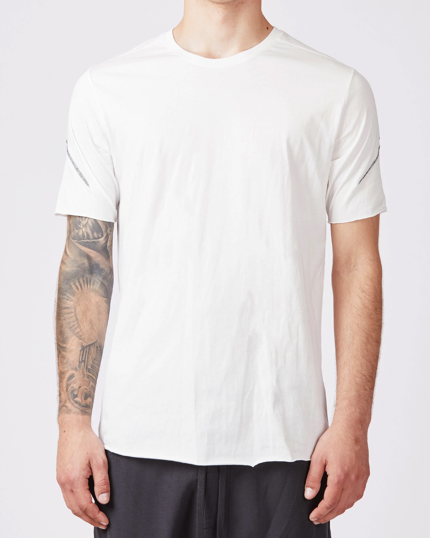 FITTED COTTON RAW HEM T-SHIRT - OFF WHITE