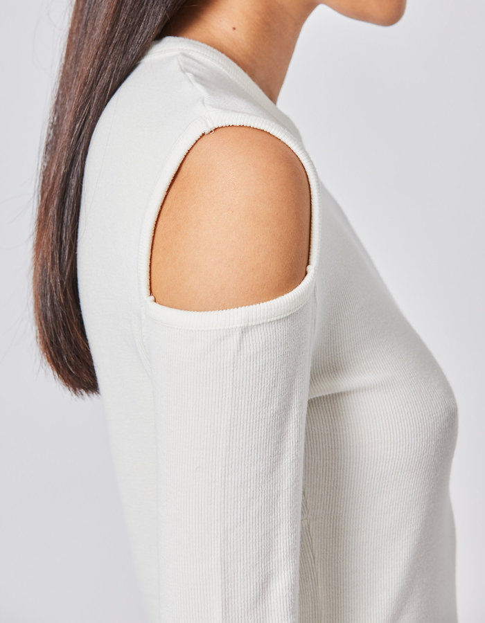 THOM KROM RIBBED MODAL CUT-OUT SHOULDER LONGSLEEVE - OFF WHITE