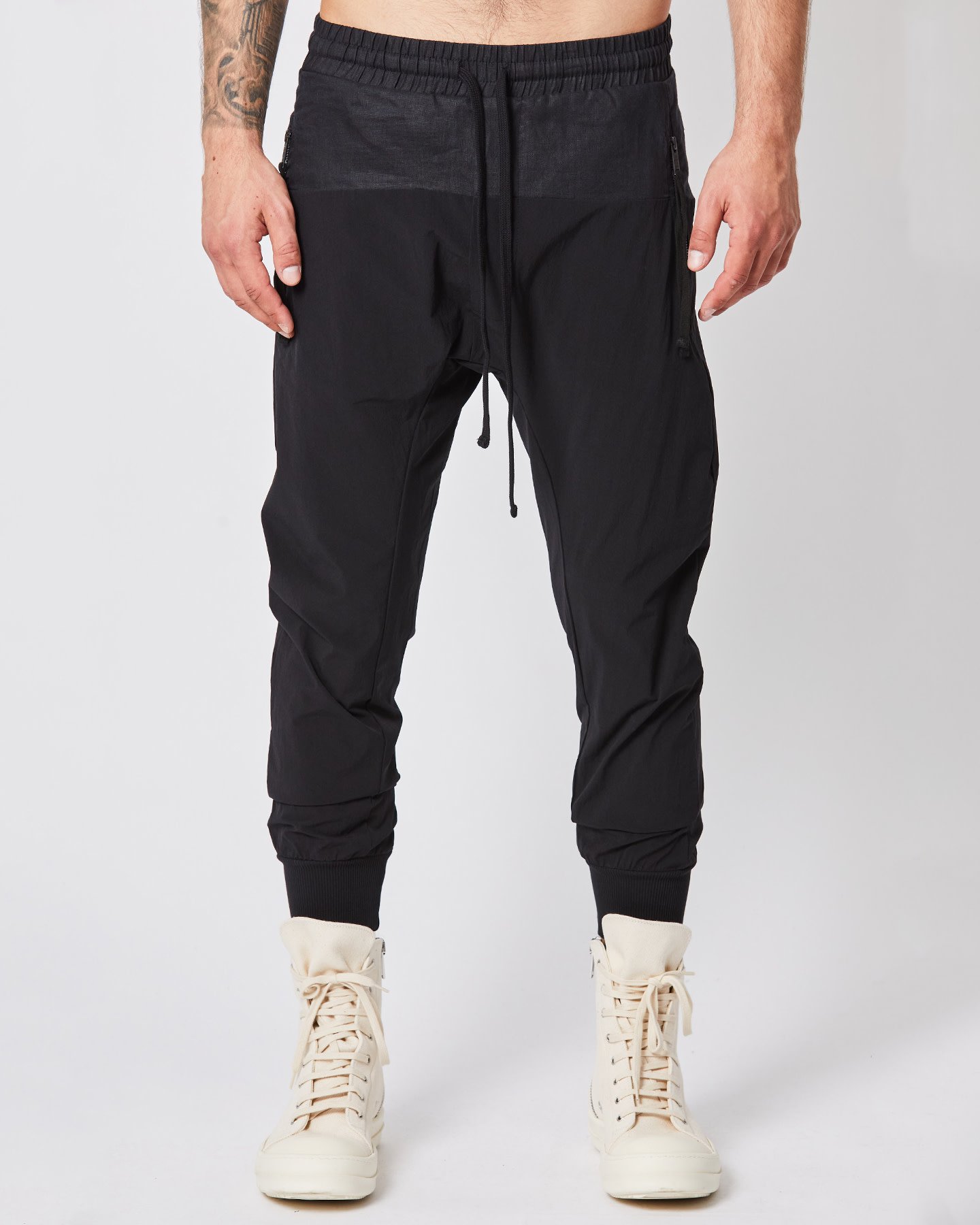 LINEN PANEL STRETCH NYLON JOGGER - BLACK