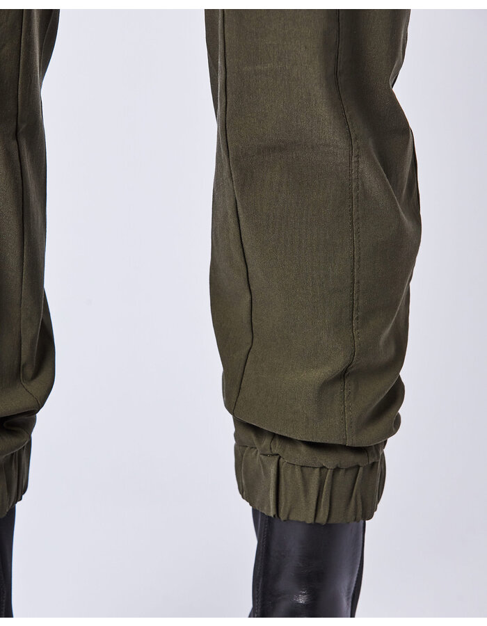 THOM KROM VISCOSE & NYLON STRETCH FITTED SEAM DETAIL JOGGER - HUNT GREEN