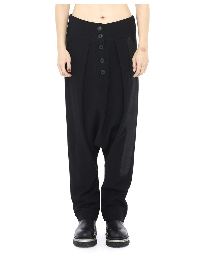 STUDIO B3 FOLDED COTTON RIB DROP CROTCH TROUSER W/ LACQUER DETAIL