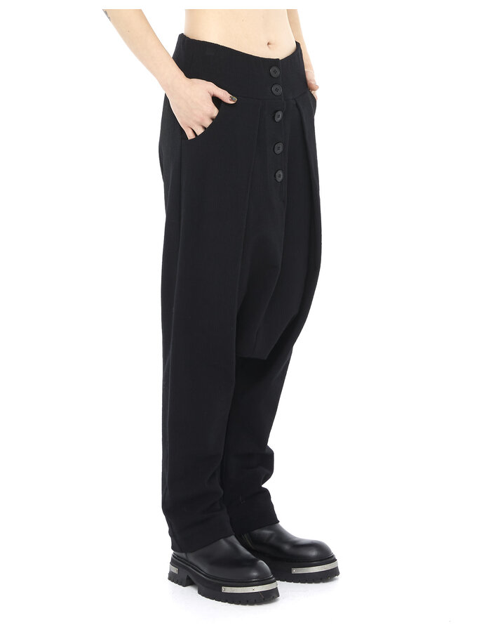 STUDIO B3 FOLDED COTTON RIB DROP CROTCH TROUSER W/ LACQUER DETAIL