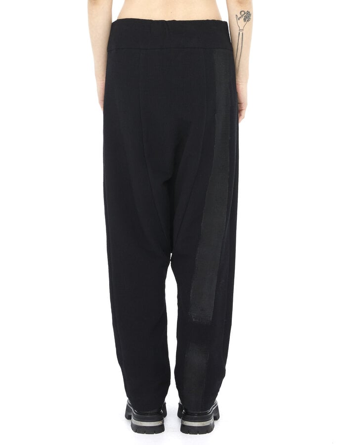 STUDIO B3 FOLDED COTTON RIB DROP CROTCH TROUSER W/ LACQUER DETAIL