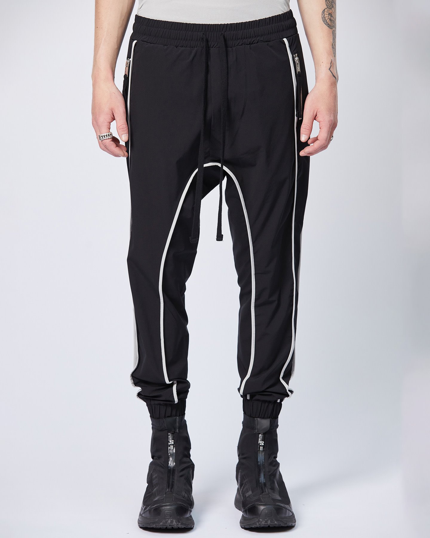 HYPER STRETCH NYLON JOGGER WITH CONTRAST PIPING - BLACK