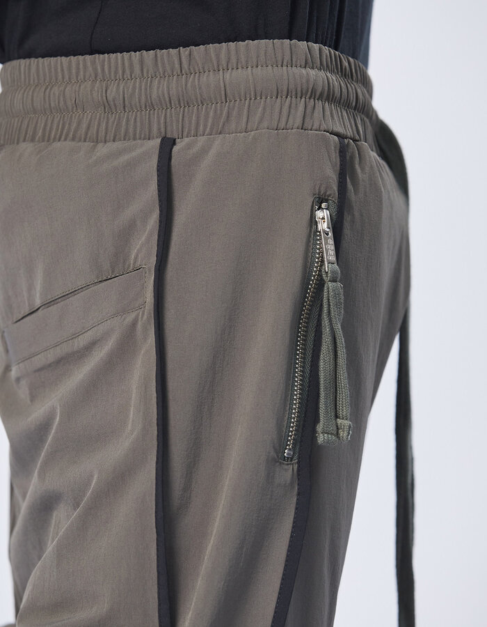THOM KROM HYPER STRETCH NYLON JOGGER WITH CONTRAST PIPING - IVY