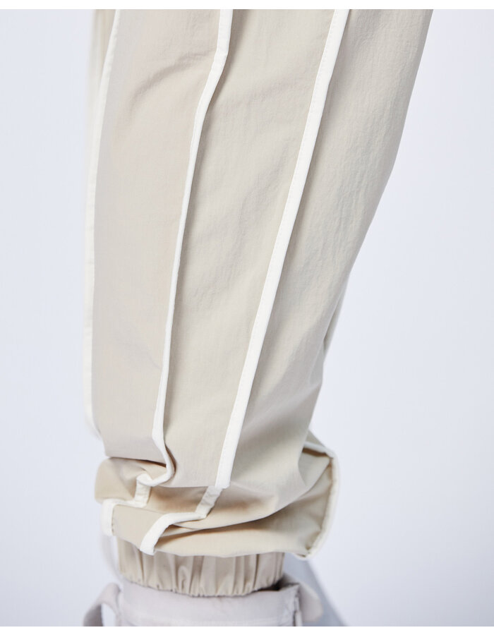 THOM KROM HYPER STRETCH NYLON JOGGER WITH CONTRAST PIPING - SAND