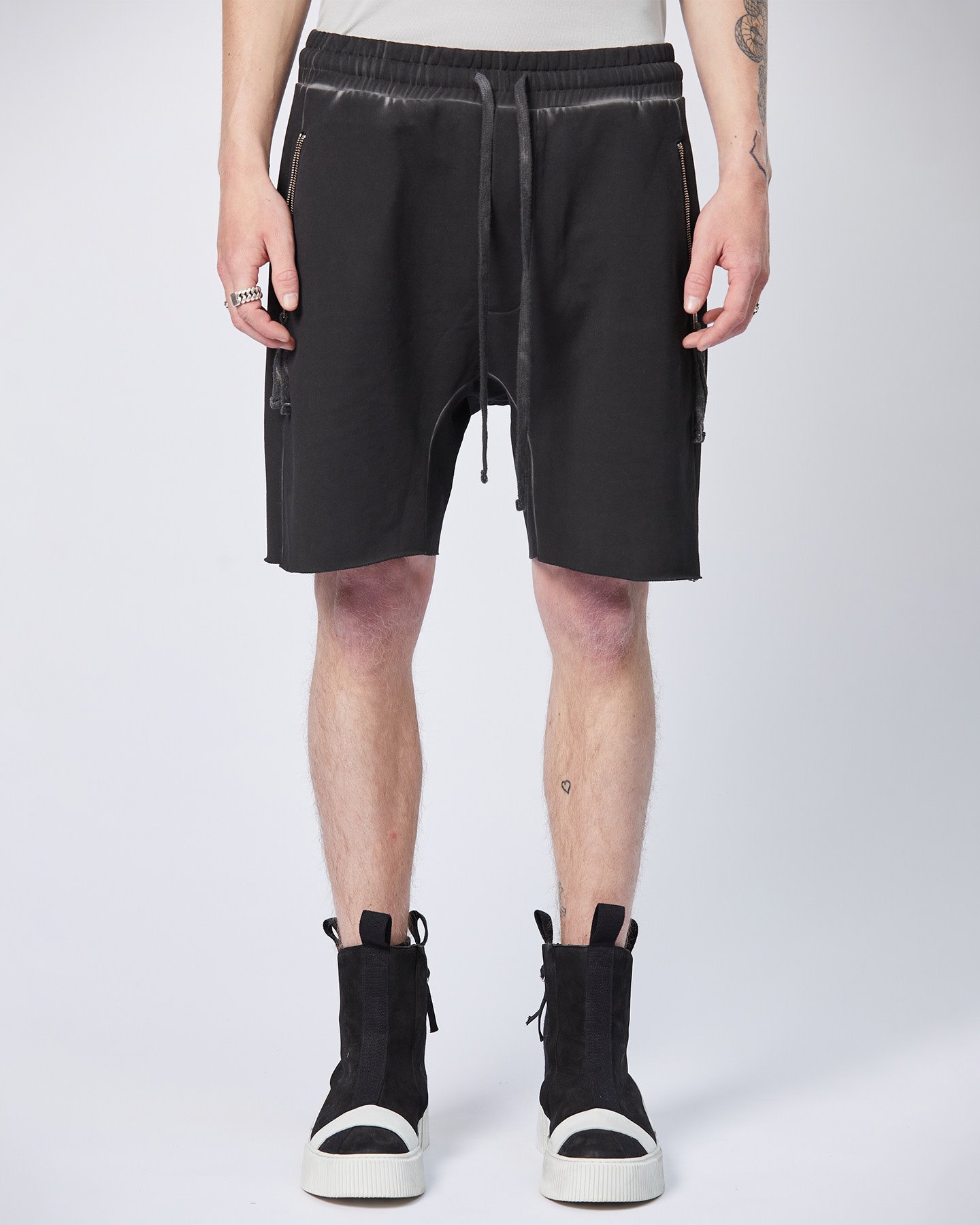 STRETCH COTTON SWEAT SHORTS WITH ZIP POCKETS - OIL