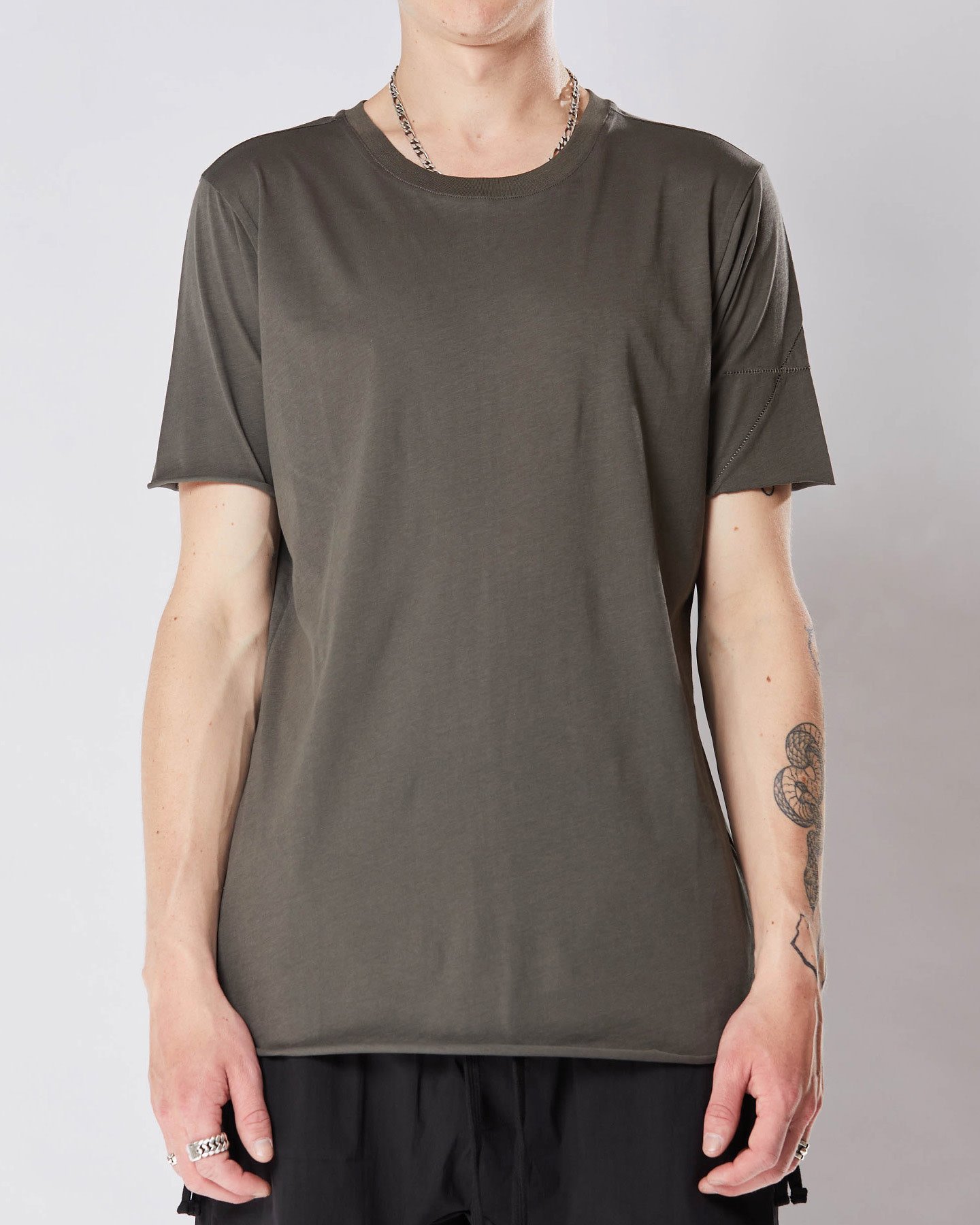 RAW HEM FITTED COTTON T-SHIRT - IVY