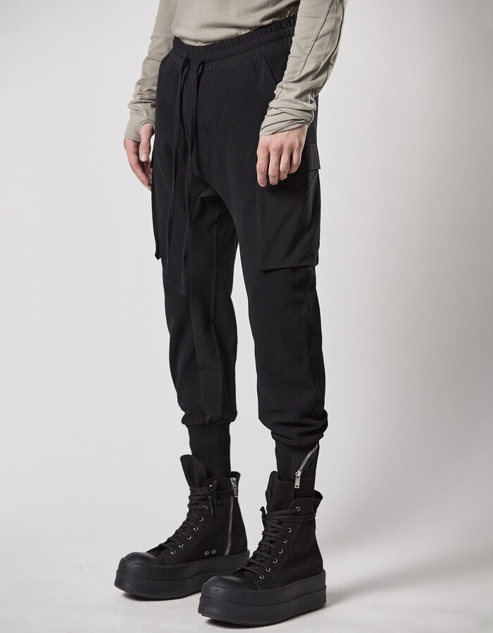 THOM KROM MINI POCKET STRETCH COTTON WAFFLE CARGO JOGGER - BLACK