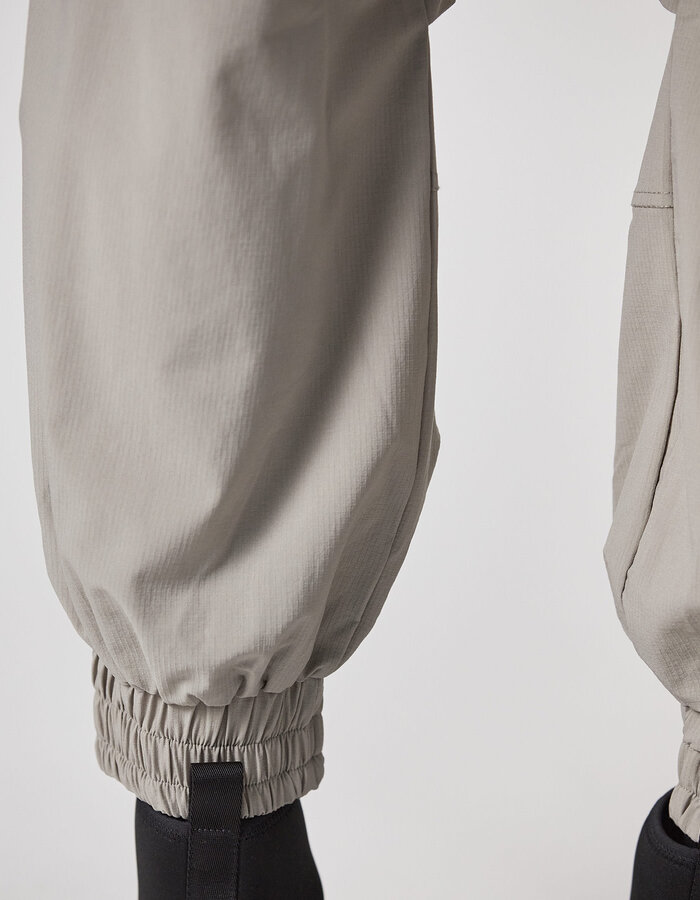 THOM KROM STRETCH NYLON RIP-STOP CARGO JOGGERS - MOONBEAM