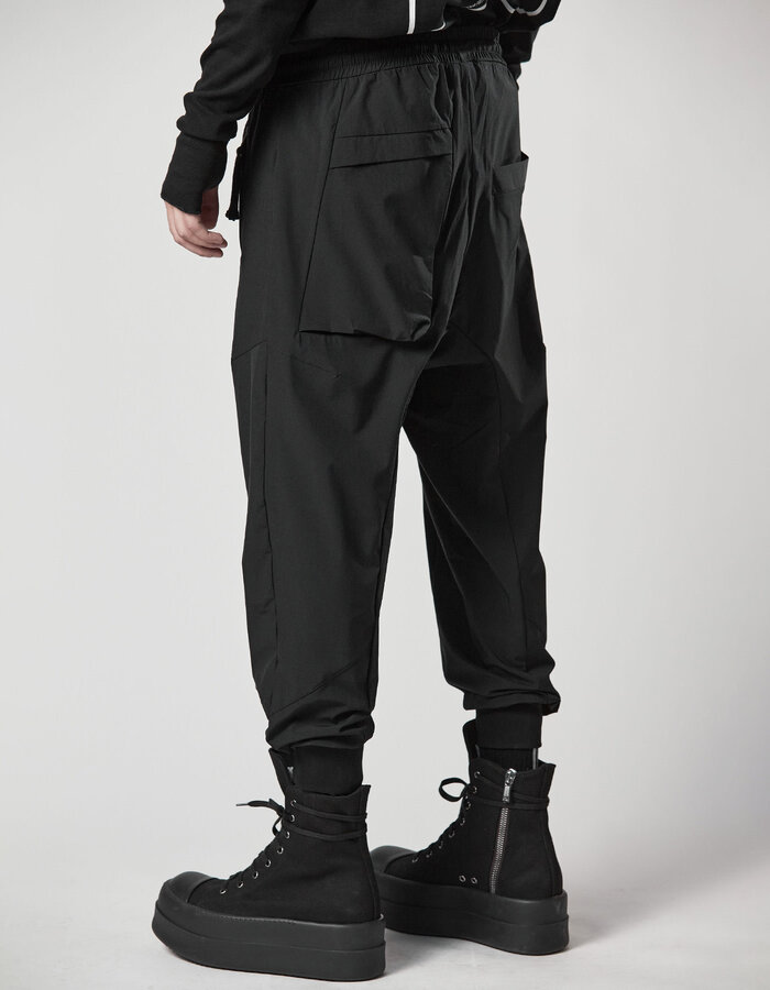THOM KROM HYPER-STRETCH NYLON DARTED JOGGER - BLACK