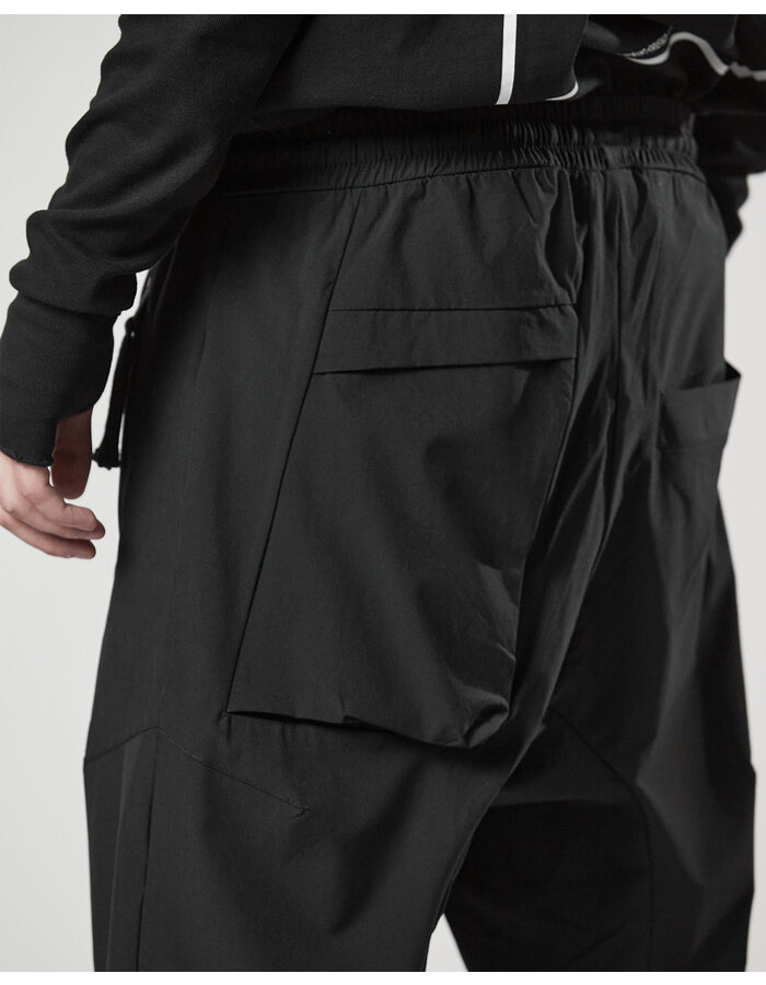 THOM KROM HYPER-STRETCH NYLON DARTED JOGGER - BLACK