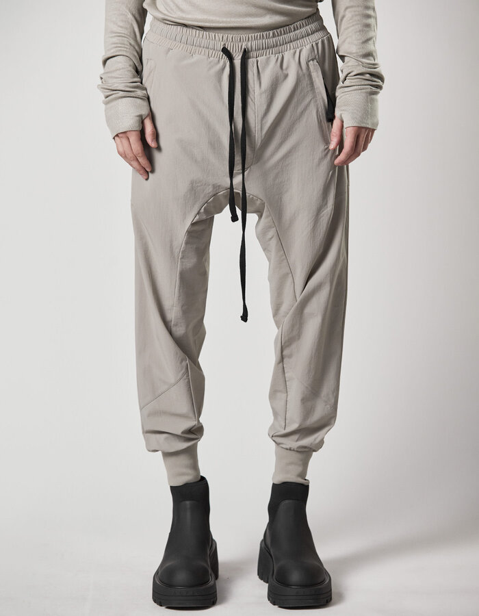 THOM KROM HYPER-STRETCH NYLON DARTED JOGGER - MOONBEAM
