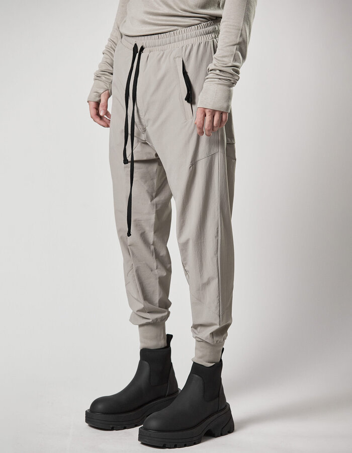THOM KROM HYPER-STRETCH NYLON DARTED JOGGER - MOONBEAM