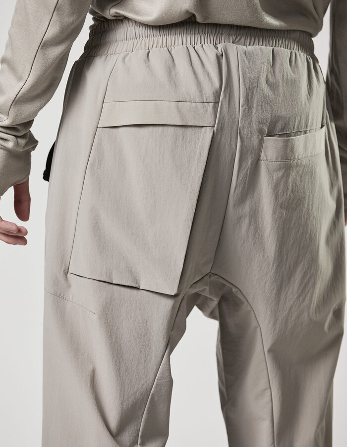 THOM KROM HYPER-STRETCH NYLON DARTED JOGGER - MOONBEAM
